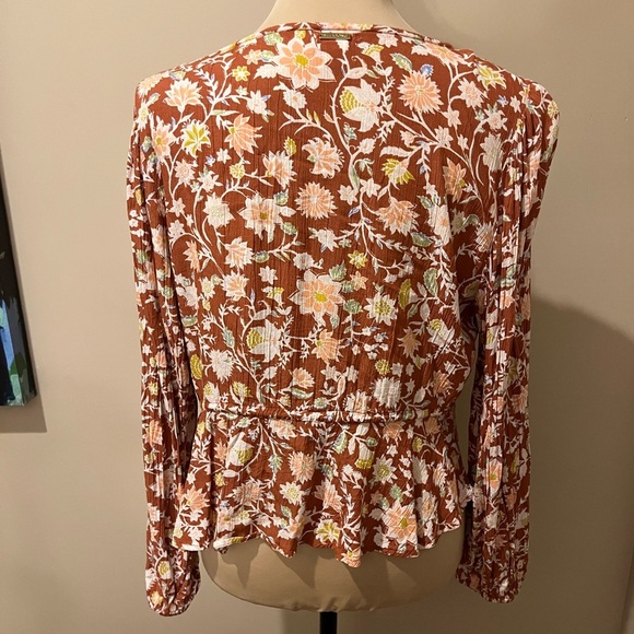 Time Goes By Cropped Peplum Deep V  Top in Red Clay Floral, size Large - Picture 4 of 9